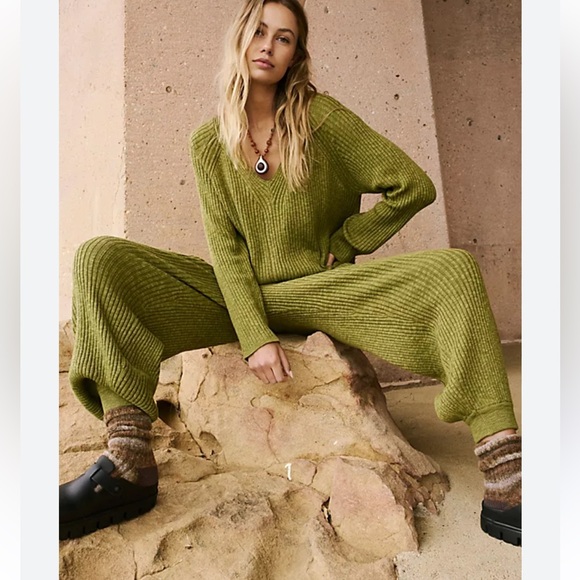 Justine Sweater Set in Green. INCLUDES PANTS AND SWEATER - Picture 2 of 12